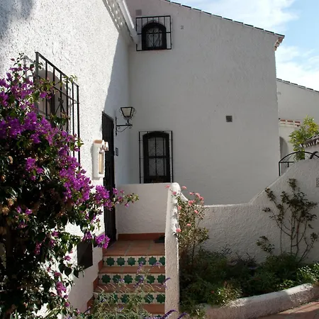 - Tolle Aussicht Und Poolbereich Holiday home